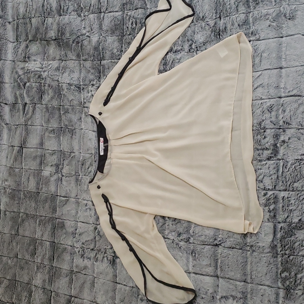 Flowy sleeved cream colored top